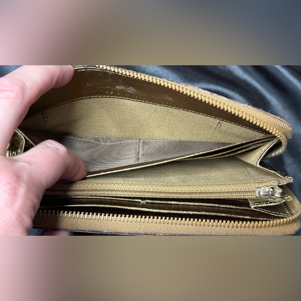 Fendi metallic gold wallet - Picture 16 of 17